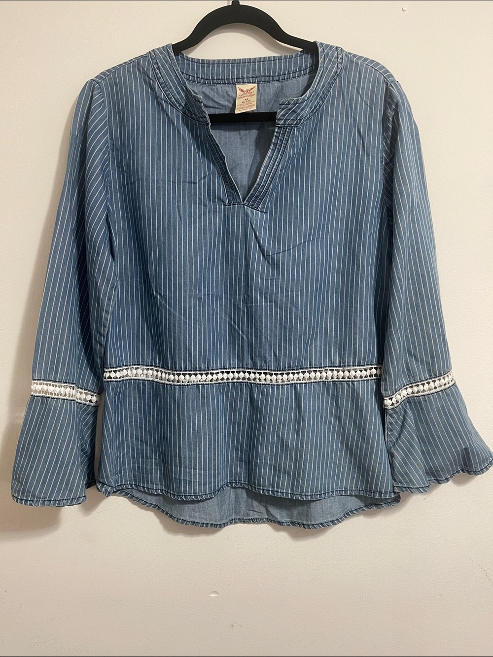 Faded Glory Blue Striped Chambray Pullover Blouse with Lace Trim/Bell Sleeves-M